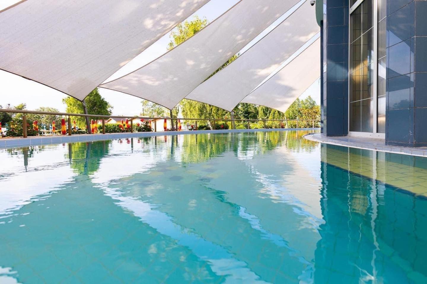 Dom Alex Pri Kupalisku Thermalpark Dunajska Streda Bagian luar foto
