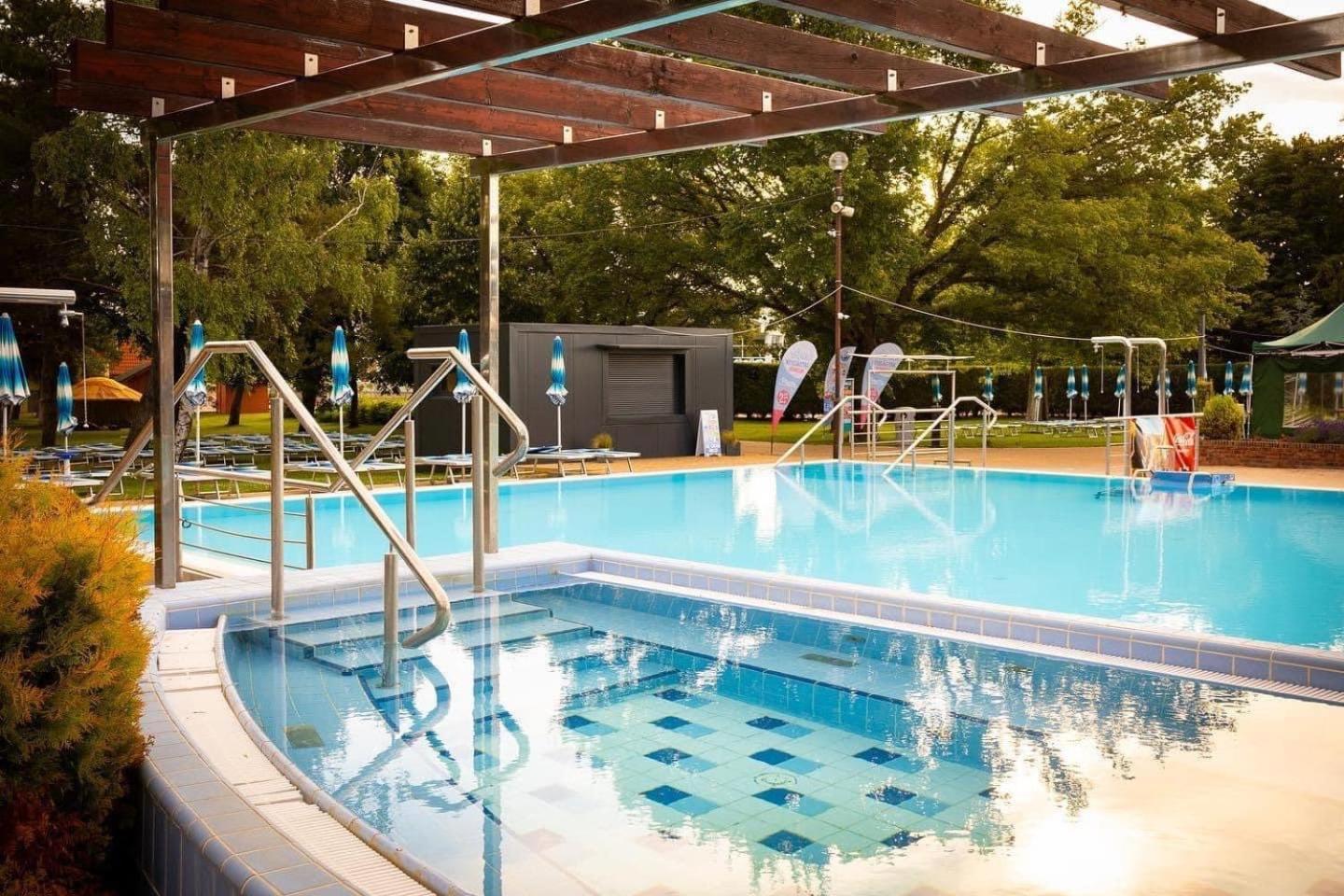 Dom Alex Pri Kupalisku Thermalpark Dunajska Streda Bagian luar foto